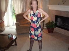 Cougar en robe et paire de collants