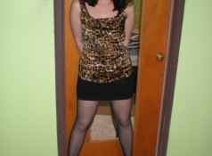 Bas résille et mini-jupe