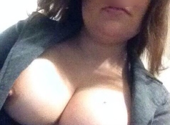 Belle poitrine en selfie