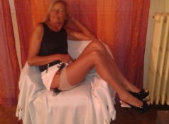 Cougar de Chelles en lingerie sexy