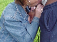 Ma femme suce une grosse bite black