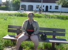 Femme ronde s'exhibe en public (voyeur)