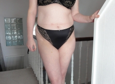 Lingerie noire  - Femme cougar Strasbourg