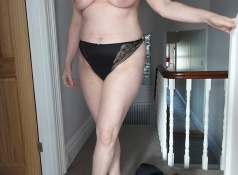 Seins nu en culotte - Femme cougar Strasbourg