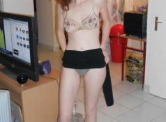 Lingerie et jupe remontée - Femme libertine Valencienne