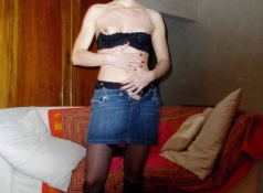 Femme se déshabille - Cougar Marseille