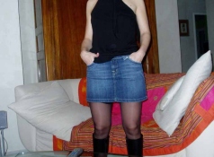 Sexy en jupe en jean - Cougar Marseille