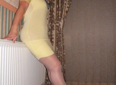 Robe moulante jaune - Rencontre veuve