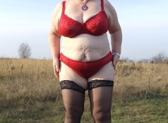 Lingerie rouge coquine et bas nylon noir