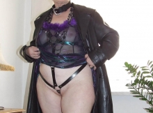 Mamie salope en tenue sexy