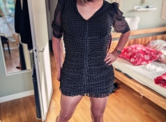 Travesti en robe sexy
