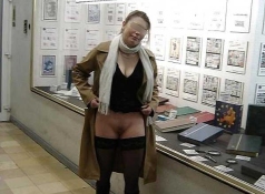 Femme exhib de Lyon dans la rue