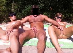 Exhibition couple naturiste