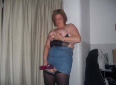Gode au bord de la chatte - Femme ronde Bordeaux