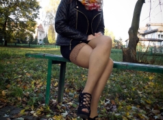 Banc public - Femme exhib Paris