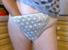 Main dans la culotte - Femme retraitée