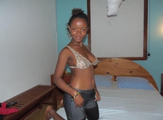Sous-tif dans la chambre - Fille black 36 ans