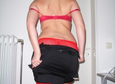 Dévoile le bas du dos - Lingerie rouge