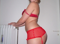 Bretelles du soutif qui tombent - Lingerie rouge