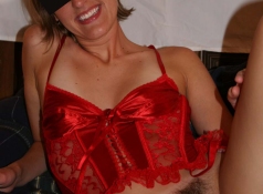 Bustier rouge coquin - Femme chaude Saint-Étienne