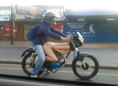 Moto en forme de femme - Humour sexy