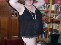 Culotte baissée - Vieille femme