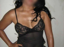 Femme colombienne : nuisette coquine et sexy