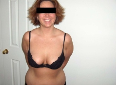 EN soutif - Jeune femme ronde
