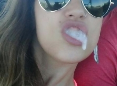 Beurette avec du sperme plein la bouche
