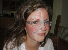 Visage couvert de foutre
