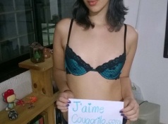 Exhib amateur en soutien-gorge