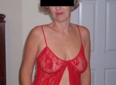 Nuisette rouge sexy - Femme mûre