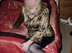 Mature habillée - Top coquine