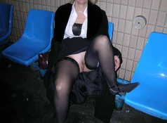 Exhibition sexe Paris : montre sa chatte dans le métro