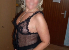 Cougar sexy et blonde
