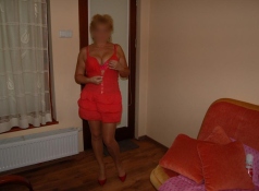 Mature sexy se dénude