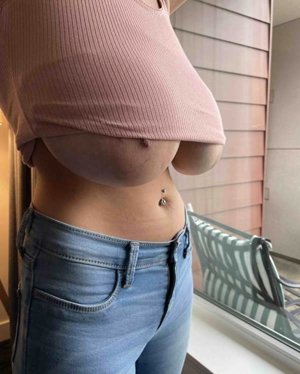 Mes gros seins qui débordent