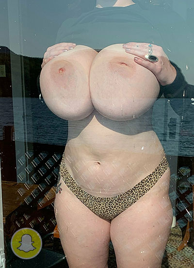 Nude grosse poitrine nature