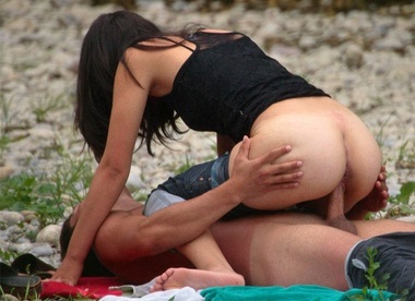 baise un cul sur le sable